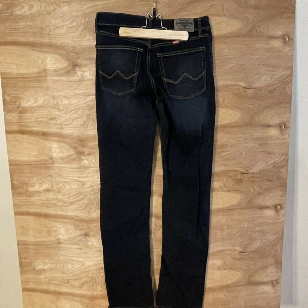 NWT wrangler mens 29x32 dark wash straight jeans - Picture 3 of 8